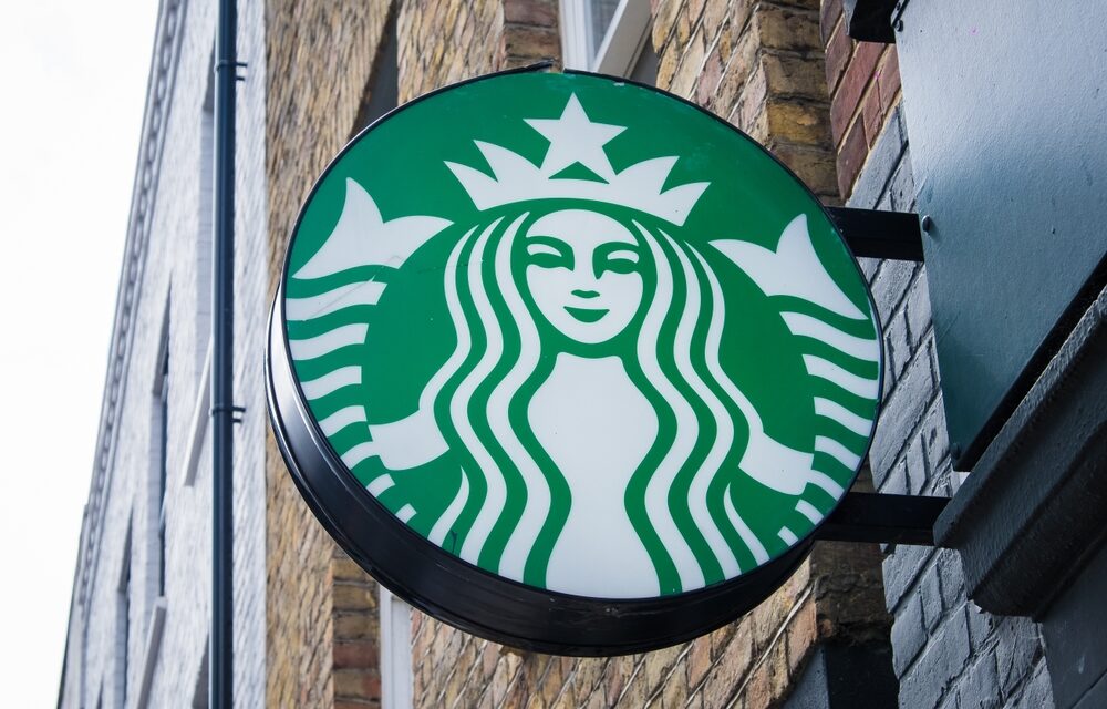 Starbucks Struggles with Declining Traffic and Flat Revenue: Can Its Turnaround Plan Deliver?